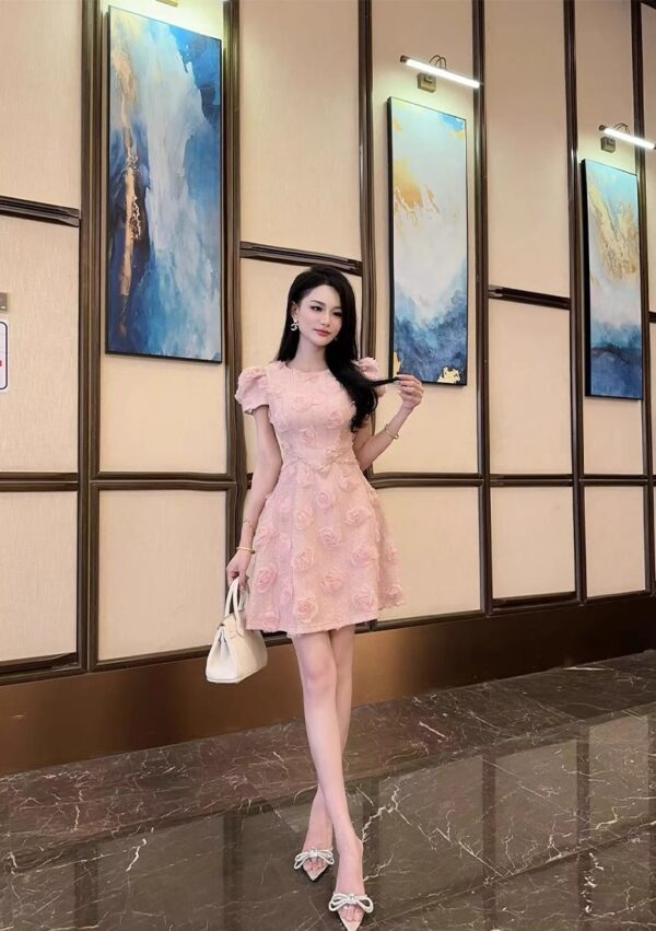 European station pink flower dress for women in summer 2025 new sweet temperament waist-hugging A-line skirt birthday dress