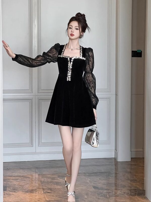 Velvet dress for women in autumn and spring French Hepburn style lace waist-closing to make them look slim square collar elegant and elegant little black skirt