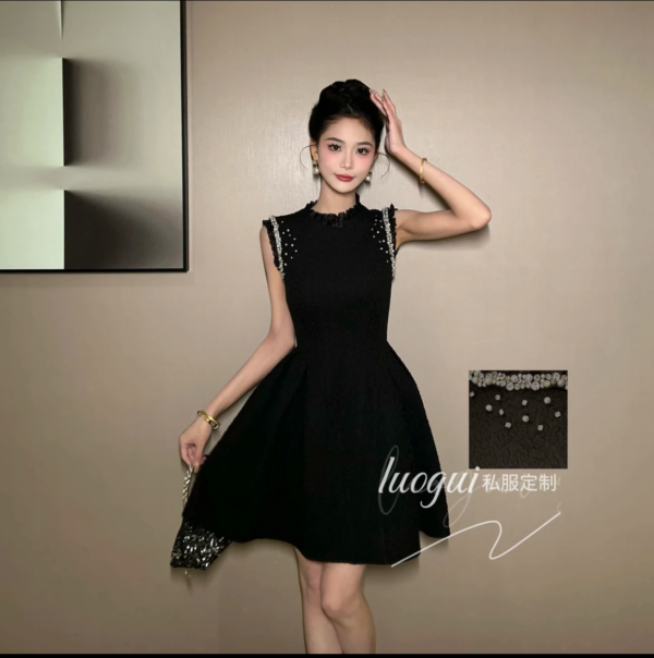2025 new diamond short skirt European fashion new satin fabric high-end ultra short skirt