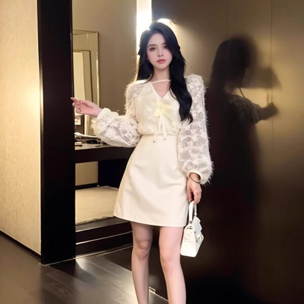 Early autumn is cold and relaxed and age-reducing outfits and temperament W goddess autumn and winter white inner dress with hip A-line short skirt