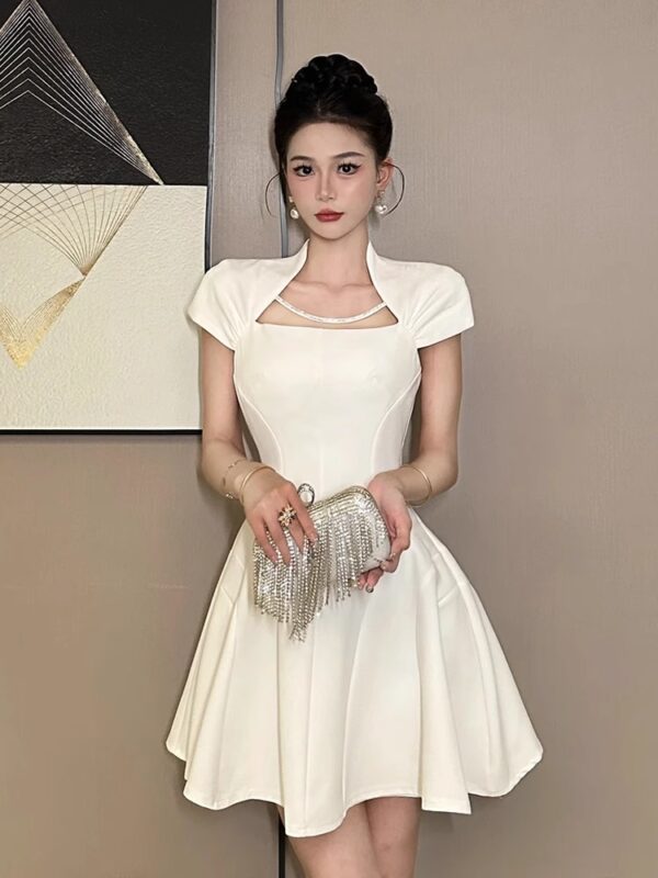 European station square collar dress summer women's clothing 2025 new high-end style waist-hugging A-line collar first love little white skirt