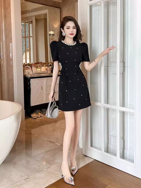 Hepburn style black dress for women in summer new high-end style slim and small person heavy industry diamond-inlaid A-line skirt