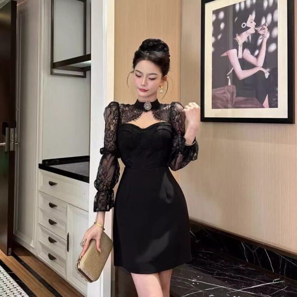 Lace dress for autumn and winter women's long-sleeved high-end feel, waist-hugging and slimming temperament Hepburn style small black skirt inside - Image 2