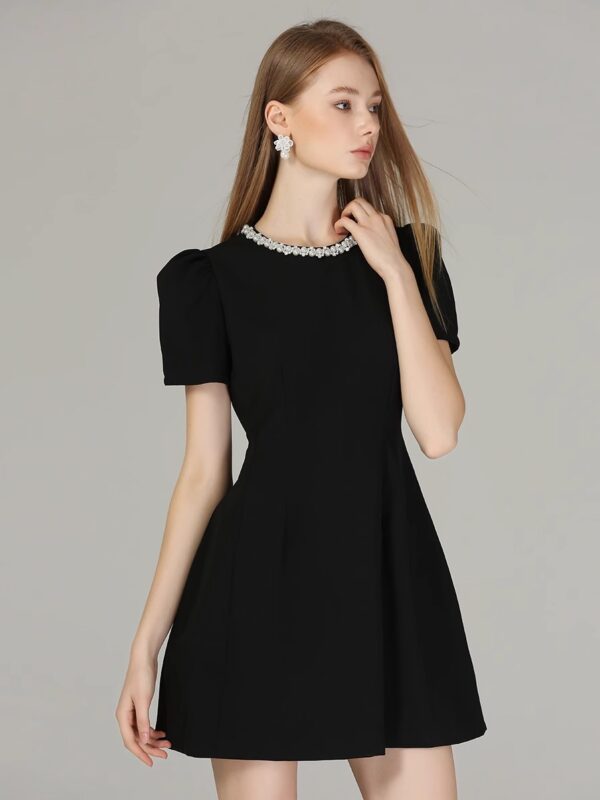 DONEED2025 spring and summer new elegant small fragrance style light luxury heavy industry beaded round neck waist-hugging slim dress for women