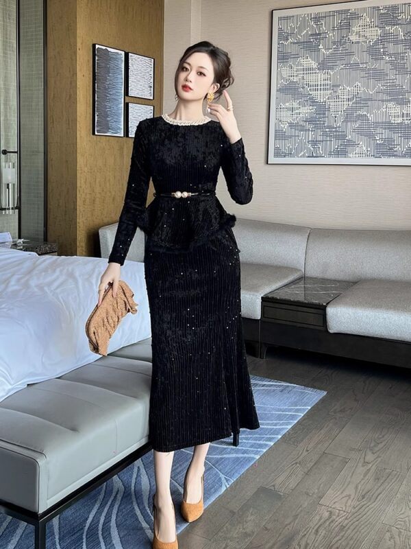 Light luxury high-end banquet evening dress for women in autumn and winter new velvet dress with waist slimming and fake two-piece fishtail skirt