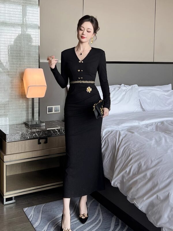 Black dress base dress with high-end light luxury slim fit and hip-covered French V-neck unique temperament skirt - Image 2