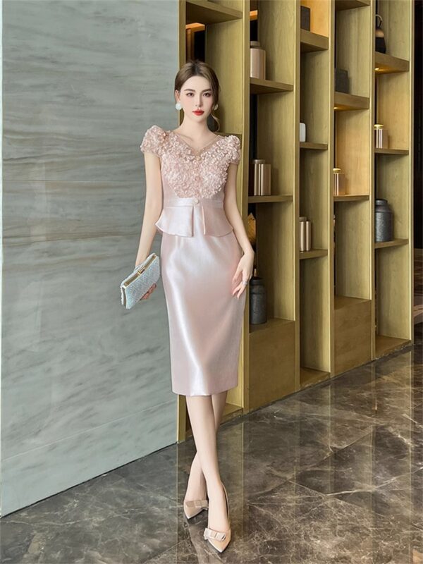 New summer fashion age-reducing light luxury exquisite slim fit and slim hip-packing dress lace spliced ​​satin dress - Image 2