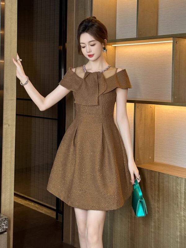 Unique niche designer dress 2025 new women's summer slim waist-hugging super beautiful round neck A-line short skirt - Image 2