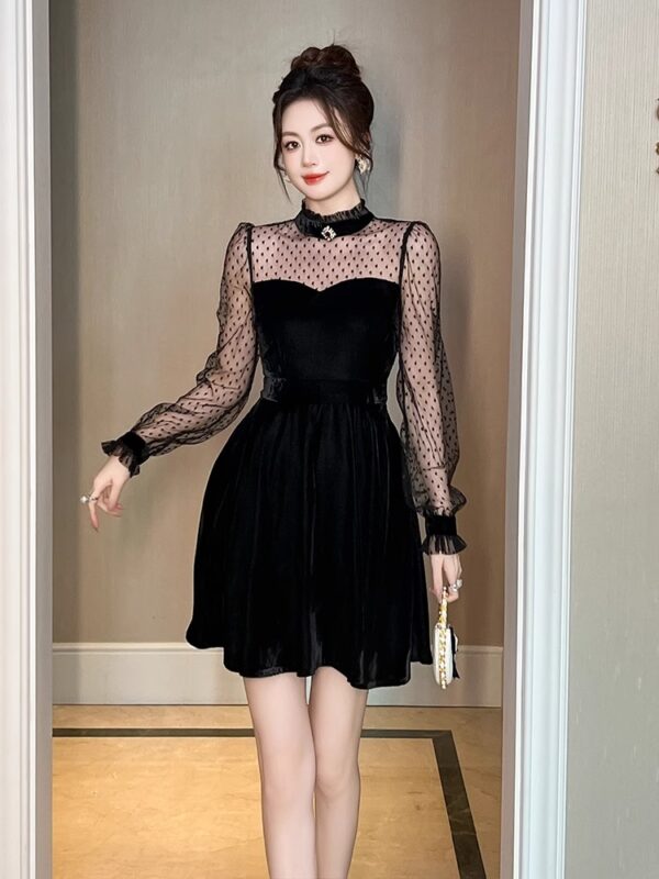 High-end exquisite velvet dress for women in autumn and winter retro elegant long-sleeved mesh splicing French dress small black skirt - Image 2