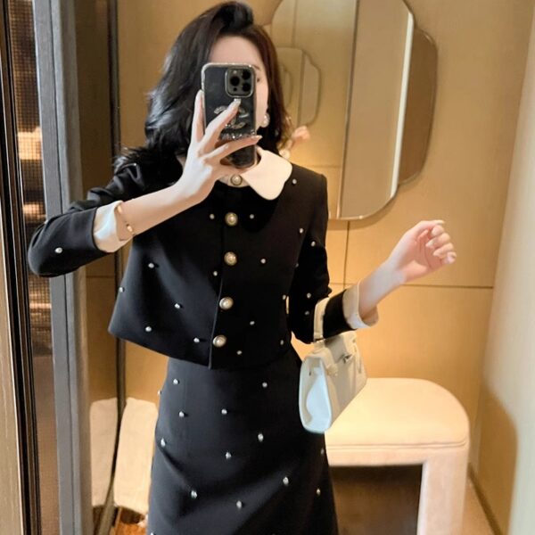 2025 autumn and winter new style small fragrance style doll collar age reduction black suit heavy industry nail drill two-piece set women 30594