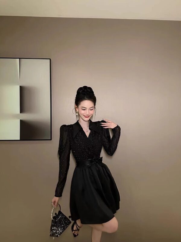 Black long-sleeved V-neck dress with high-end sense of wealthy and niche female niche covers the flesh and high-waisted A-line short skirt spring and autumn - Image 2