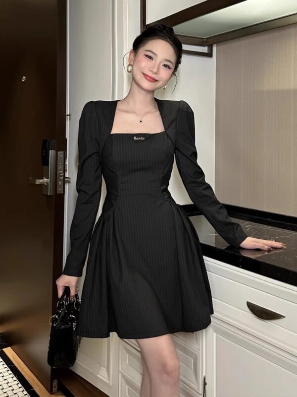 European station pinched the waist Hepburn style black skirt with temperament slim and high-end French early spring dress commuting women's clothing - Image 3