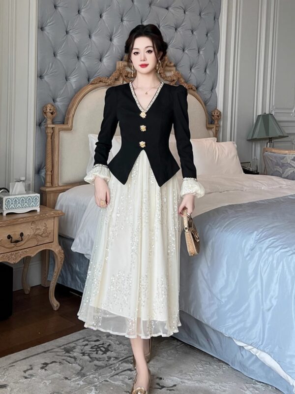 French high-end dress spring and autumn women's waist-hugging temperament V-neck splicing design sense celebrity Xiaoxiang style A-line skirt - Image 3
