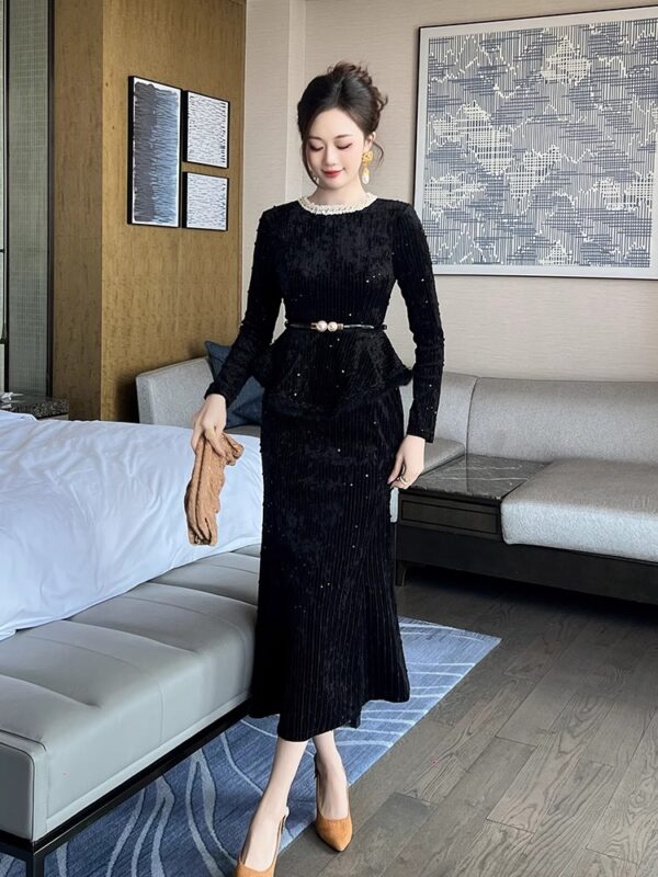 Light luxury high-end banquet evening dress for women in autumn and winter new velvet dress with waist slimming and fake two-piece fishtail skirt - Image 3