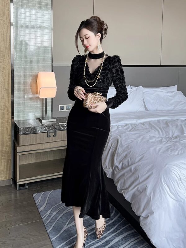 Hepburn style black velvet dress for women in spring 2025 new temperament high-end dress goddess style fish tail skirt - Image 3