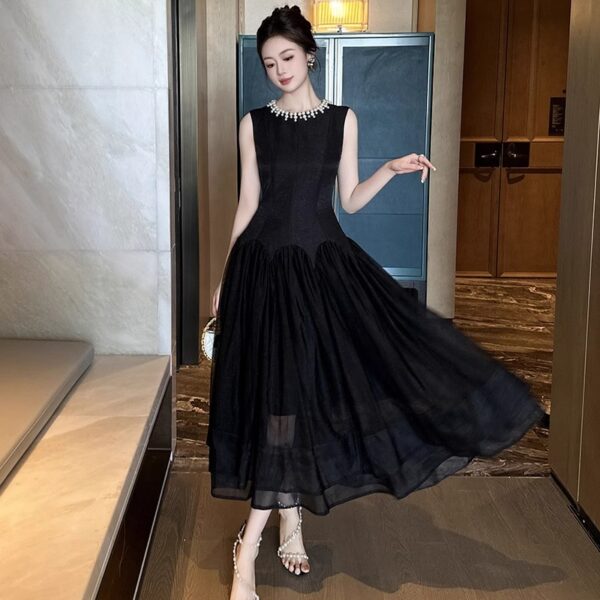 High-waisted sleeveless Hepburn style mesh dress for women in summer French banquet high-end splicing design a-line long skirt - Image 3