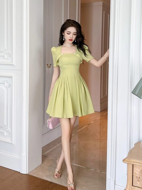wears green dress for women in summer new temperament puff sleeves waist-hugging and slimming A-line princess skirt - Image 3