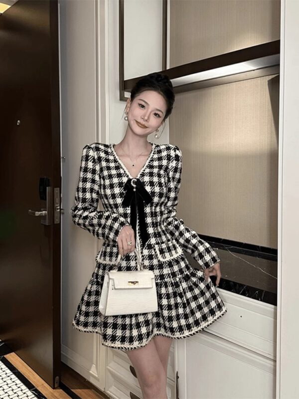 European station V-neck dress 2025 autumn new women's clothing French temperament rich girl slim plaid skirt - Image 3