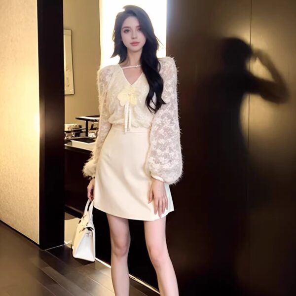 Early autumn is cold and relaxed and age-reducing outfits and temperament W goddess autumn and winter white inner dress with hip A-line short skirt - Image 3