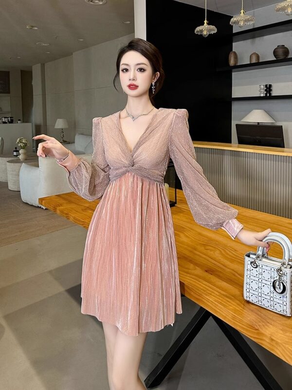 2025 spring new style women's French high-end temperament V-neck waist slimming fashionable mesh bright silk A-line dress