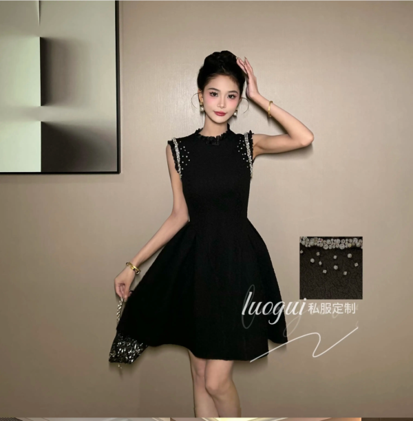 2025 new diamond short skirt European fashion new satin fabric high-end ultra short skirt - Image 2