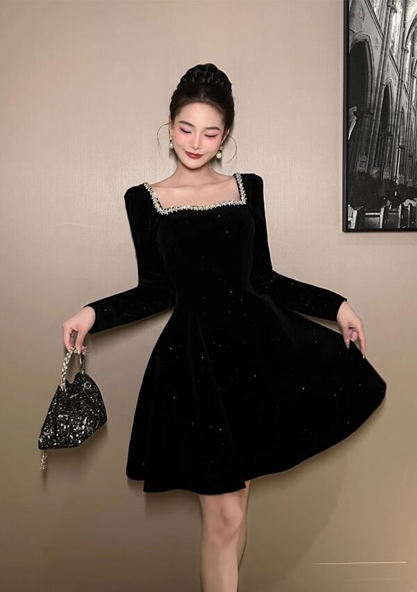 European station annual meeting dress light luxury high-end Hepburn style little black skirt famous socialite square collar spring velvet dress women