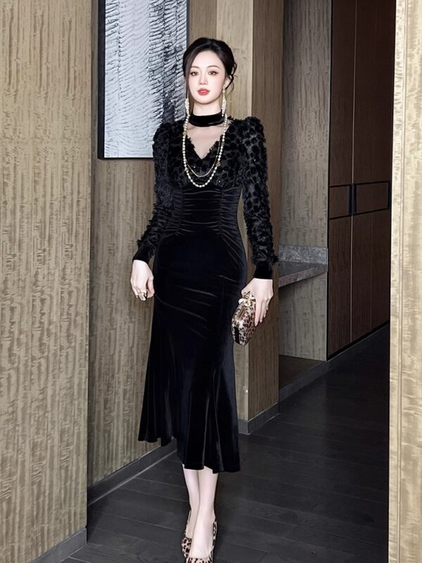 Hepburn style black velvet dress for women in spring 2025 new temperament high-end dress goddess style fish tail skirt - Image 4