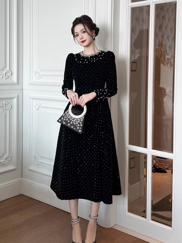 Heavy Industry European Station Beaded Dress 2025 New French Hepburn Style High-end Velvet Skirt - Image 4