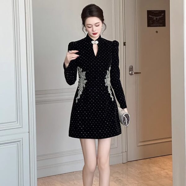 2025 spring clothing new women's clothing heavy industry design sense hot diamond embroidery new Chinese style improved cheongsam dress 21601 - Image 4