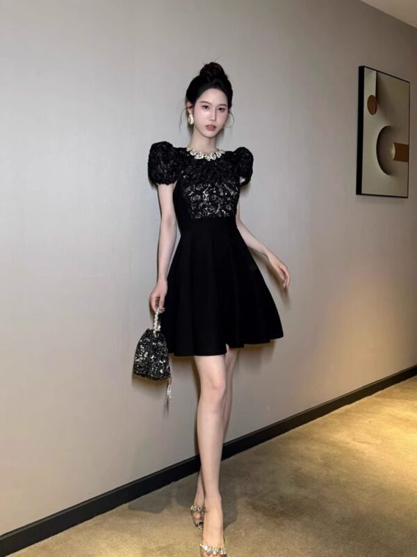 Super fairy celebrity girl embroidered lace dress short splicing design European station heavy industry black A-line skirt - Image 4