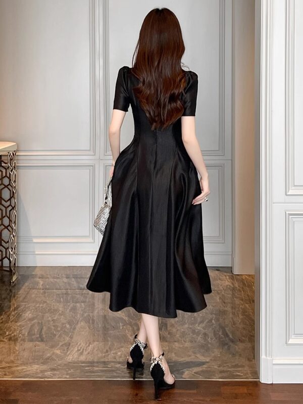 European station dress for women in summer new light luxury high-end feel waist-hugging and slimming temperament big hem skirt pearl round neck - Image 4