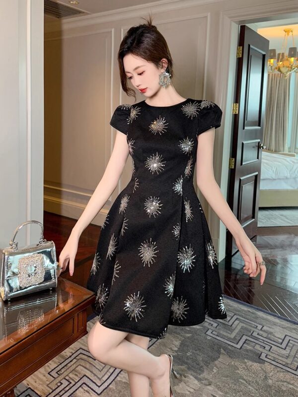 French high-end embroidered sequined dress short retro European station fashionable slim high waisted black skirt - Image 4