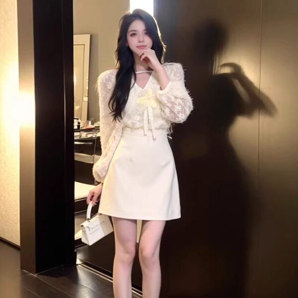 Early autumn is cold and relaxed and age-reducing outfits and temperament W goddess autumn and winter white inner dress with hip A-line short skirt - Image 4