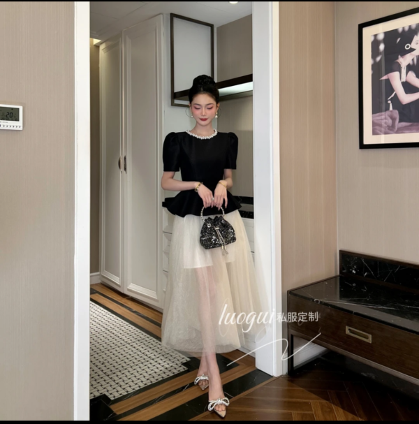 2025 new short skirt European fashion new satin fabric high-end ultra short skirt