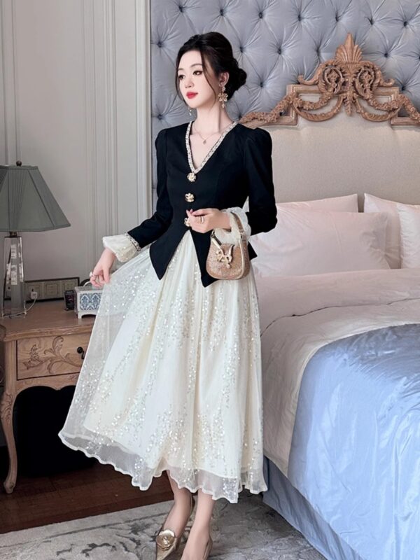 French high-end dress spring and autumn women's waist-hugging temperament V-neck splicing design sense celebrity Xiaoxiang style A-line skirt - Image 5