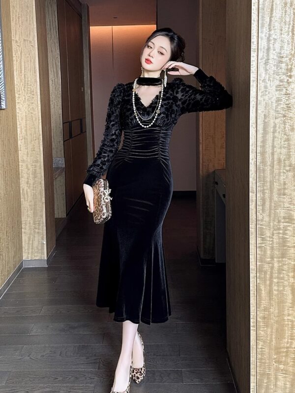 Hepburn style black velvet dress for women in spring 2025 new temperament high-end dress goddess style fish tail skirt - Image 5