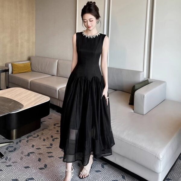 High-waisted sleeveless Hepburn style mesh dress for women in summer French banquet high-end splicing design a-line long skirt - Image 5