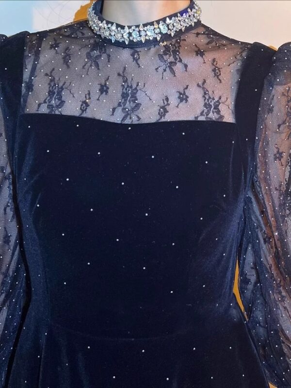 French European station high-end exquisite Hepburn style waist-closing and flesh-covering belly-slimming to make women look velvet A-line long skirt - Image 5