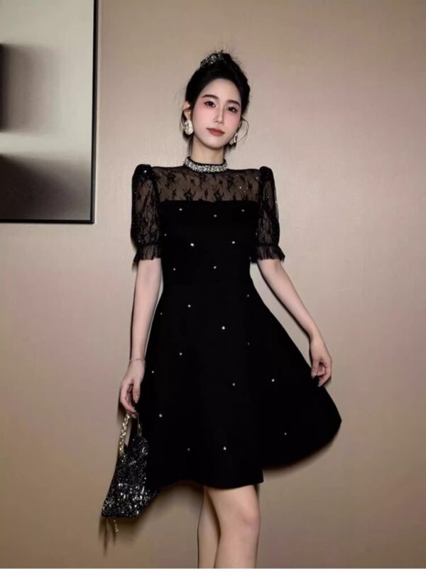 Heavy Industry Diamond Hepburn Style Lace Spliced ​​A-line Dress with waist slim and high-end temperament celebrity little black skirt