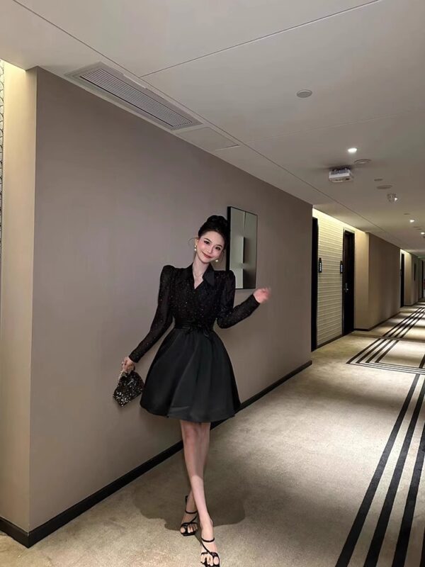 Black long-sleeved V-neck dress with high-end sense of wealthy and niche female niche covers the flesh and high-waisted A-line short skirt spring and autumn - Image 5