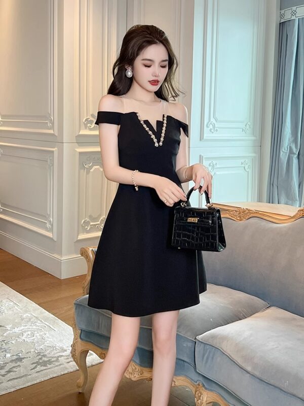 Sleeveless one-shoulder waist-hugging A-line dress with short light luxury temperament Hepburn style slim small V-neck small black skirt - Image 5