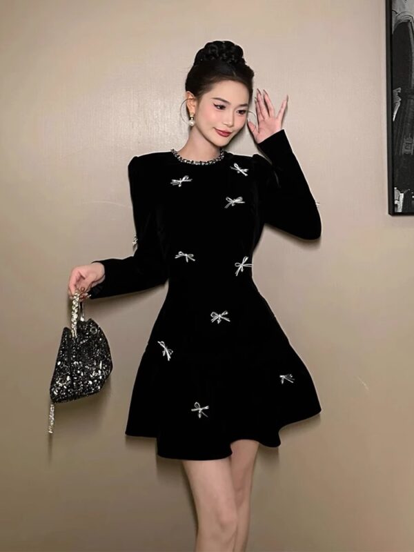 European station waist-hugging A-line dress for women in autumn and winter high-end women's unique and beautiful Hepburn style little black skirt - Image 6