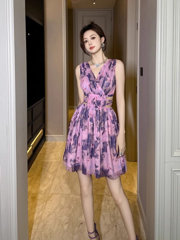 French V-neck sleeveless A-line dress 2025 new women's high-end light luxury seaside vacation style short skirt - Image 6