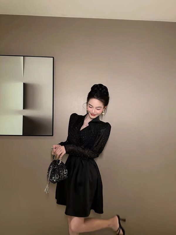 Black long-sleeved V-neck dress with high-end sense of wealthy and niche female niche covers the flesh and high-waisted A-line short skirt spring and autumn