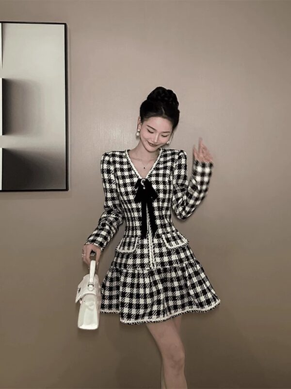 European station V-neck dress 2025 autumn new women's clothing French temperament rich girl slim plaid skirt - Image 6