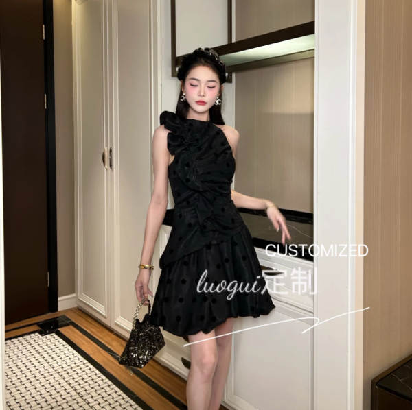 2025 dress women in summer new temperament puff sleeves waist-hugging and slimming A-line princess skirt
