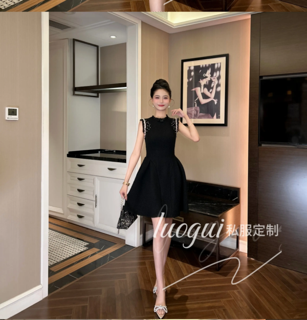 2025 new diamond short skirt European fashion new satin fabric high-end ultra short skirt - Image 4