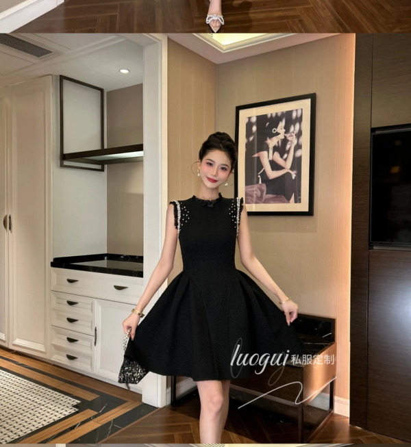 2025 new diamond short skirt European fashion new satin fabric high-end ultra short skirt - Image 5