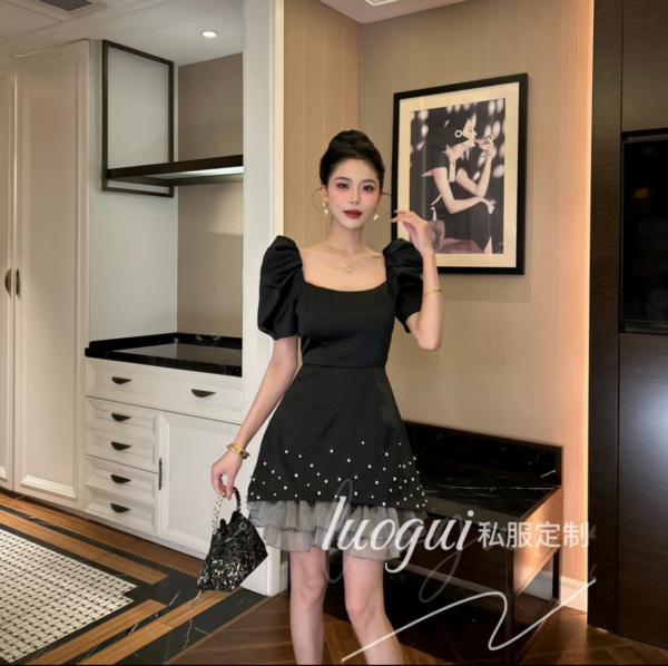 2025 new diamond short skirt European fashion new satin fabric high-end ultra short skirt - Image 2